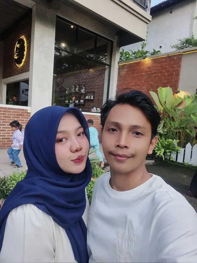 Ulfa dan pasangan