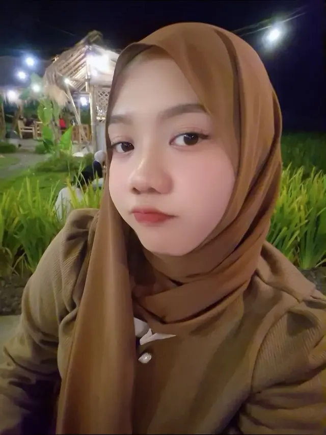 Ulfa di suasana malam