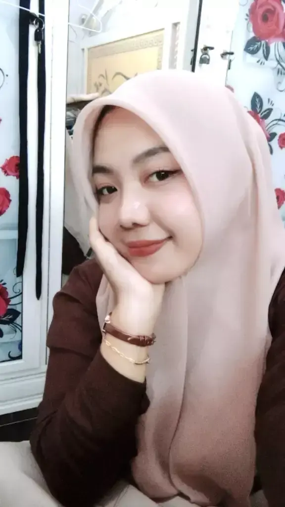 Senyum lembut Ulfa